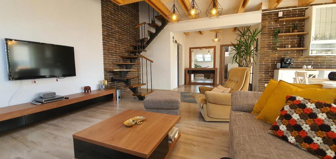 Hoobee Home & Rooftop Terrace Târgu-Mureş Exteriör bild