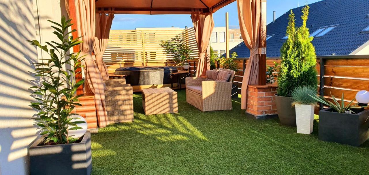 Hoobee Home & Rooftop Terrace Târgu-Mureş Exteriör bild